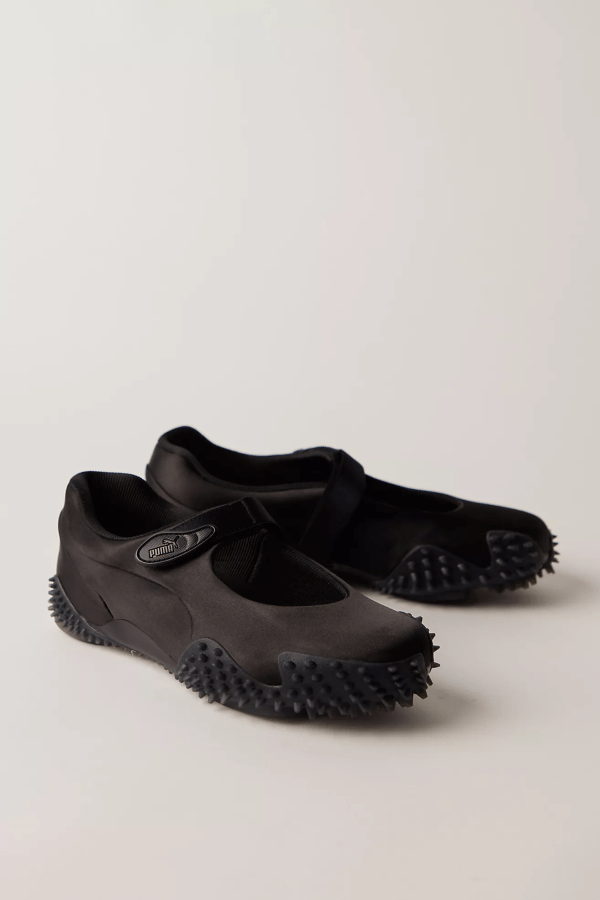 Put Your Toes Away—Here's What to Wear Instead of Mesh Flats in 2025