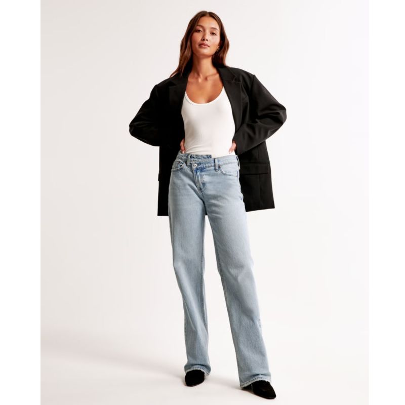 Top 2026 Jeans Trends According to Stylists