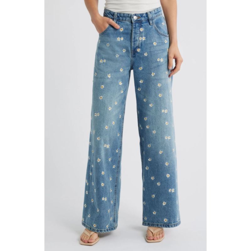 Top 2026 Jeans Trends According to Stylists